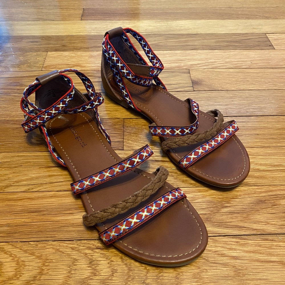 Indigo rd. Flat sandals EUC 8
